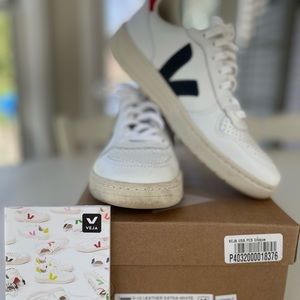 Veja™ V-10 Sneakers in Colorblock, Size 8 (39)
